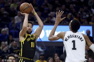 他们通过紧 他们通过紧